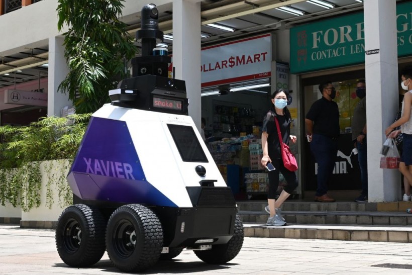  Singapore’s New Robot Police are Causing Locals To Fear Big Brother is Watching Them
