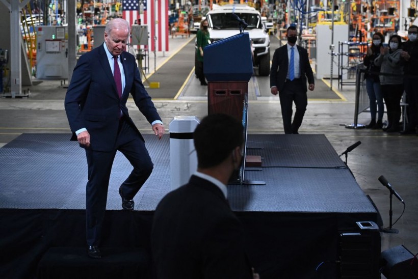  Joe Biden Goes Mask-less 