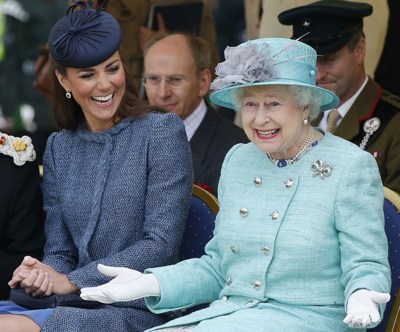 Queen Elizabeth Marks Sad Milestone Amid Royal Family Drama, Health Woes; Kate Middleton Reveals Christmas Gift To Her Majesty