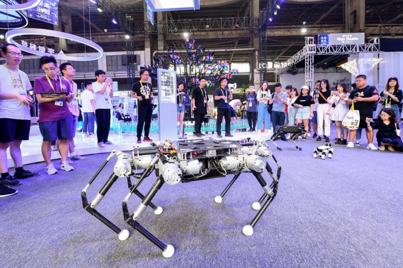 China Develops Large Quad Robot Which is Supposed To be an All-Purpose Mule Which Can be Deployed High Environments