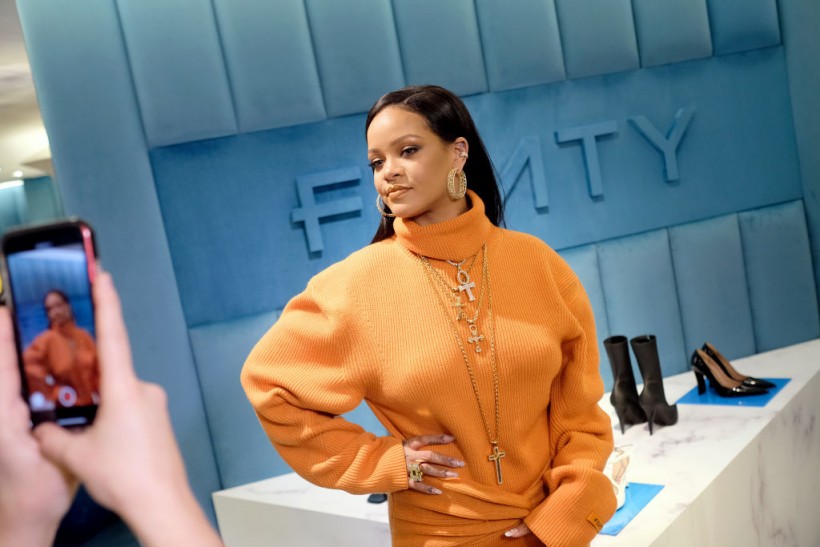 Rihanna Shows Her First Baby Bump in Public, Pop Superstar's Dad Reacts