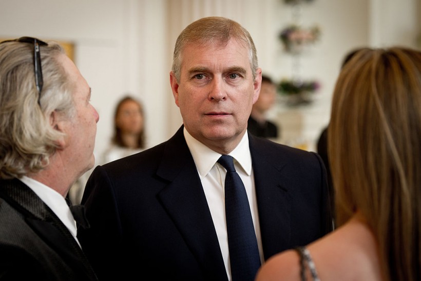 Prince Andrew Reportedly Toured Ghislaine Maxwell, Bill Clinton in Buckingham Palace; Jeffrey Epstein's Madam Introduced as Duke's Ex-Girlfriend