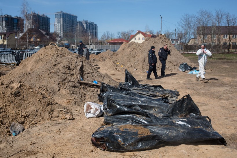 Russia-Ukraine War: Kremlin Troops Accused of Throwing Bodies in Plastic Bags in Mariupol Mass Graves