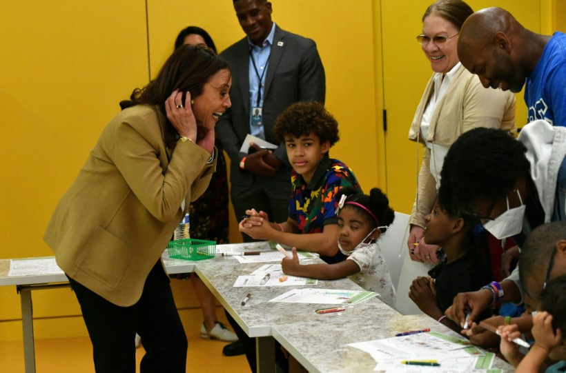 Kamala Harris Surprises Children at African American Museum in Juneteenth Celebration