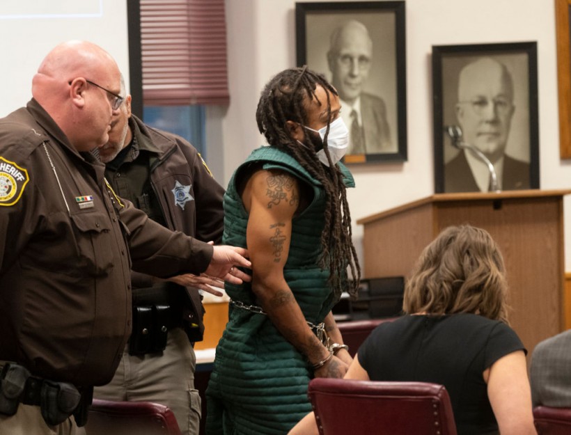 Waukesha Parade Killer Delays Jury Selection in 1st Day of Trial With Bizarre Antics