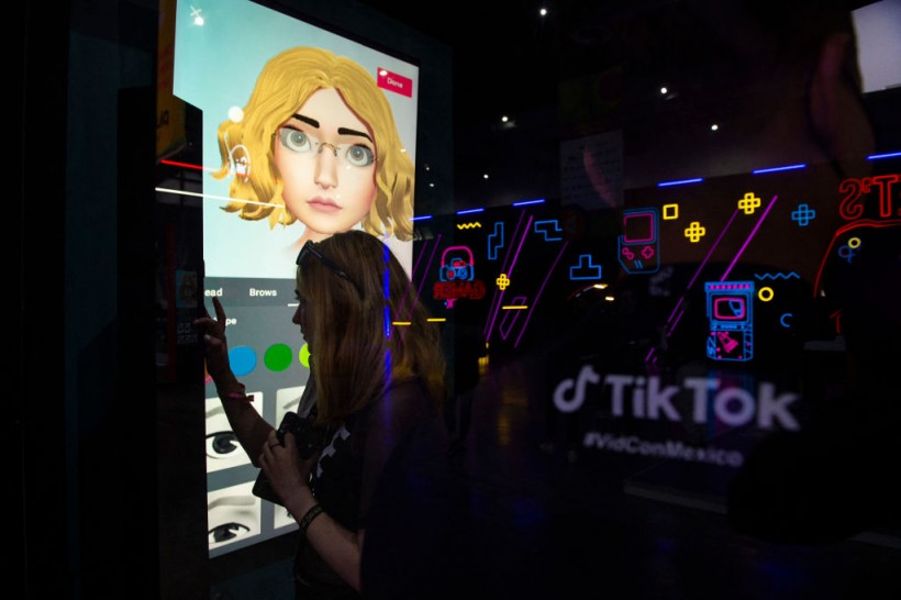 Russian Courts Fine TikTok For Promoting Western Values of LGBT, Feminism, Twitch For Interview with Ukrainian Official