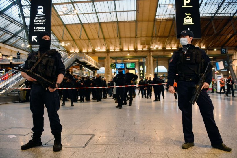 Paris Attack: Six Injured as Man with Knife Randomly Stabs People in Train Station