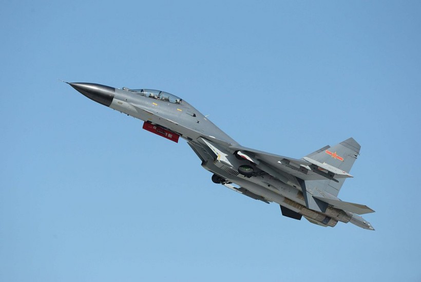 PLAAF J-11 Fighter Keeps US Patrol Aircraft in Check Over South China Sea