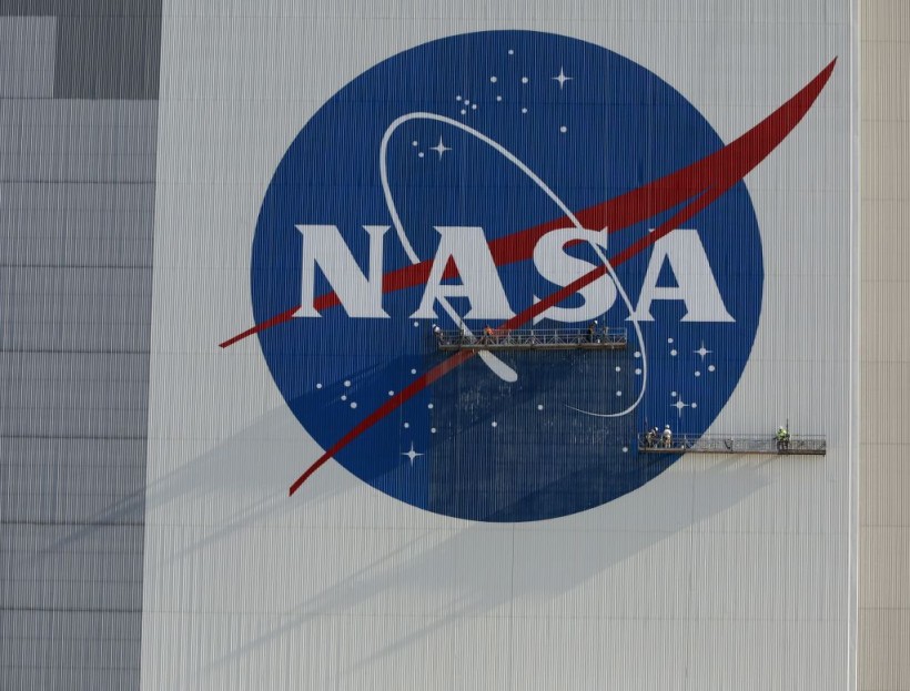 NASA To Invest $1 Billion in 'Deorbit Module' To Tug Space Station