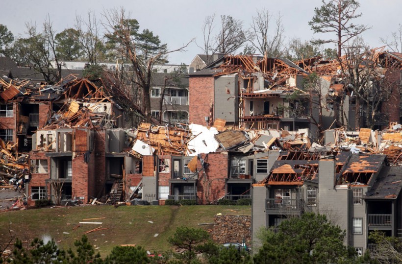 US Tornadoes Death Toll Reaches 29; 400,000 Homes Lose Electricity