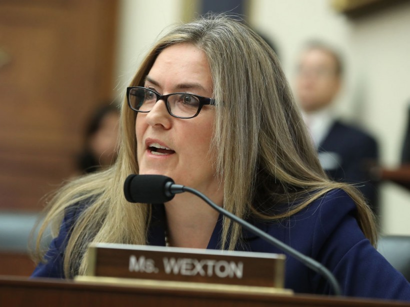 Virginia Rep. Jennifer Wexton Keeps 'Positive Attitude' After Parkinson's Disease Diagnosis
