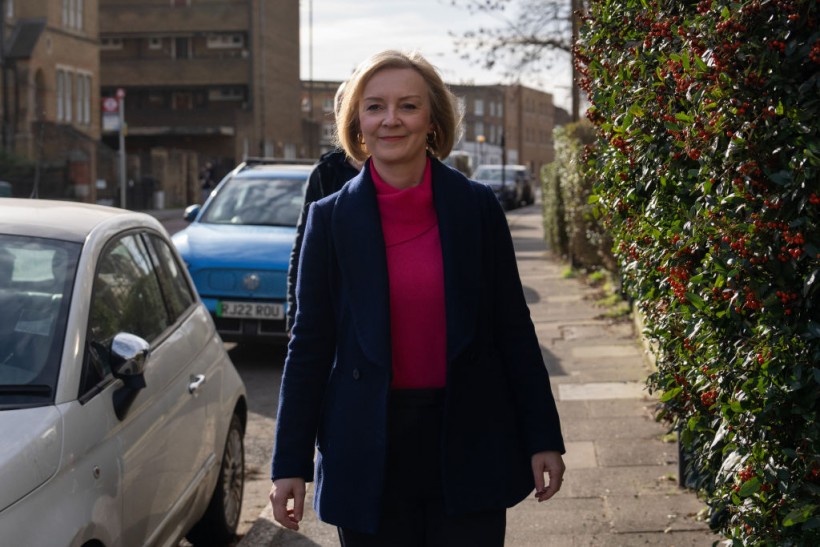 Liz Truss Visits Taiwan, Warns Against Caving in to China's Demands