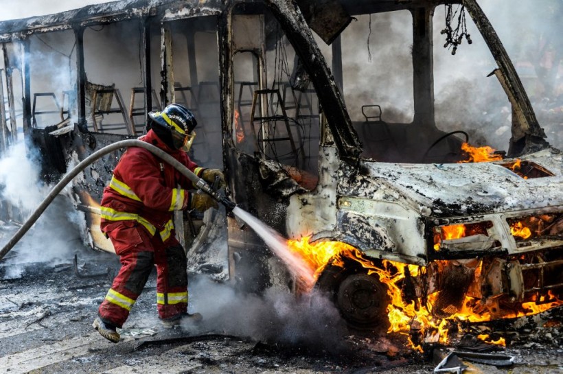 Horrifying Bus Crash in Pakistan Leaves 18 Dead, 11 Injured After Vehicle Bursts Into Flames