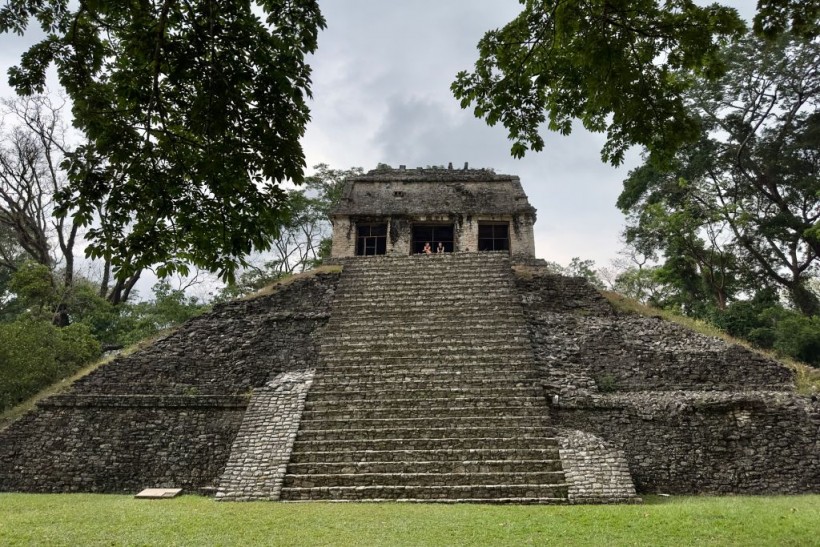 Mexican Archeologists Unearth Ancient Maya Grave Holding 1000-Year-Old Human Body