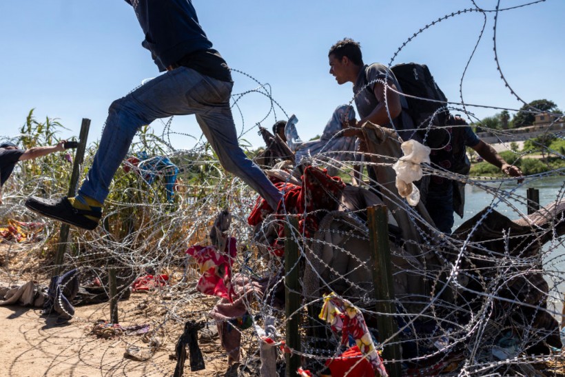 Texas Installs Concertina Wire Along New Mexico Border To Deter Illegal Immigrants
