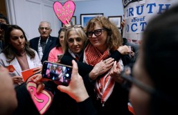 ‘Thelma and Louise’ Star Susan Sarandon Attends Columbia U Protest